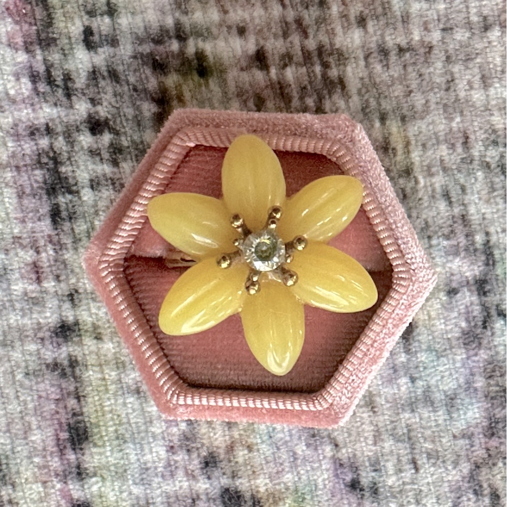 Juicy Couture flower ring fits 6-8